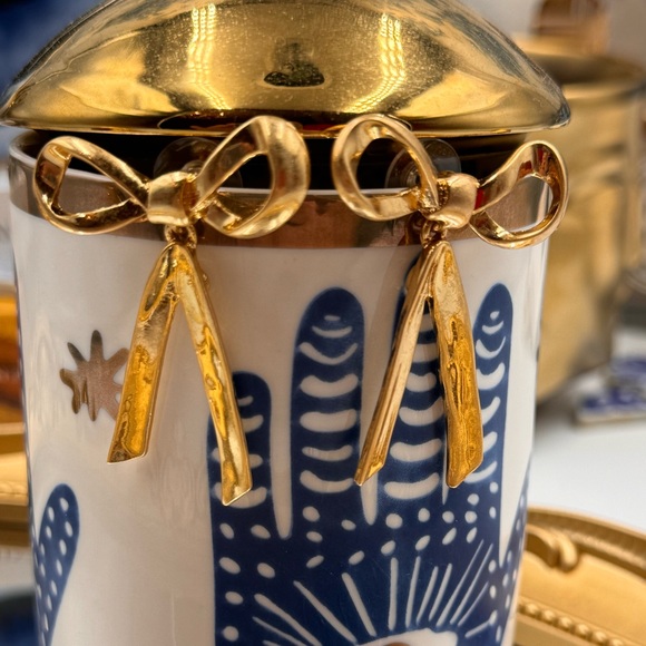 🆕 OSCAR DE LA RENTA 🧿 NWOT Runway Gold Bow Earrings - Picture 7 of 15